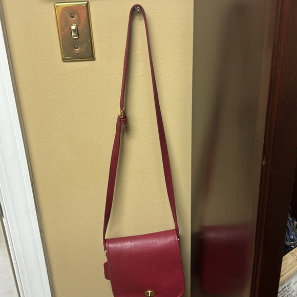 Coach 7 5/8 Vintage flap bag in mint condition wide and strap 21.5 inches long. - Picture 12 of 16